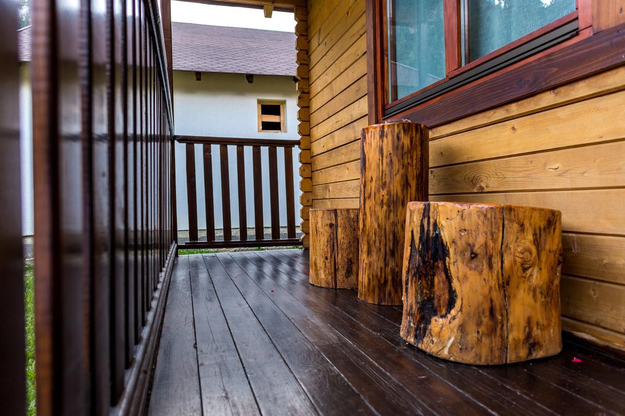 Casutele Suhardul Mic Villa ลากูโรซู ภายนอก รูปภาพ
